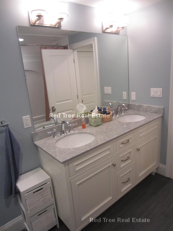 7 Acron Rd, Brookline Village