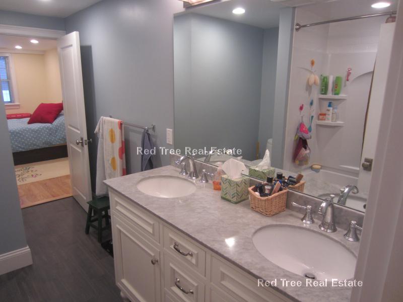 7 Acron Rd, Brookline Village