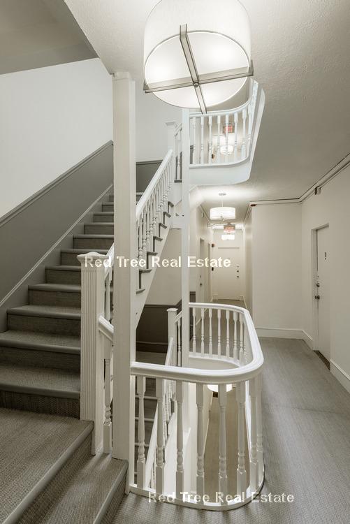 33 Edgerly Rd, Fenway