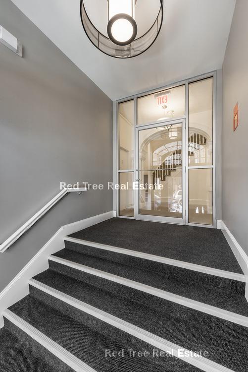 33 Edgerly Rd, Fenway