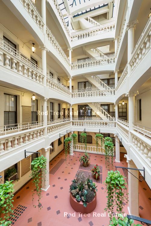 48 Burbank St, Fenway