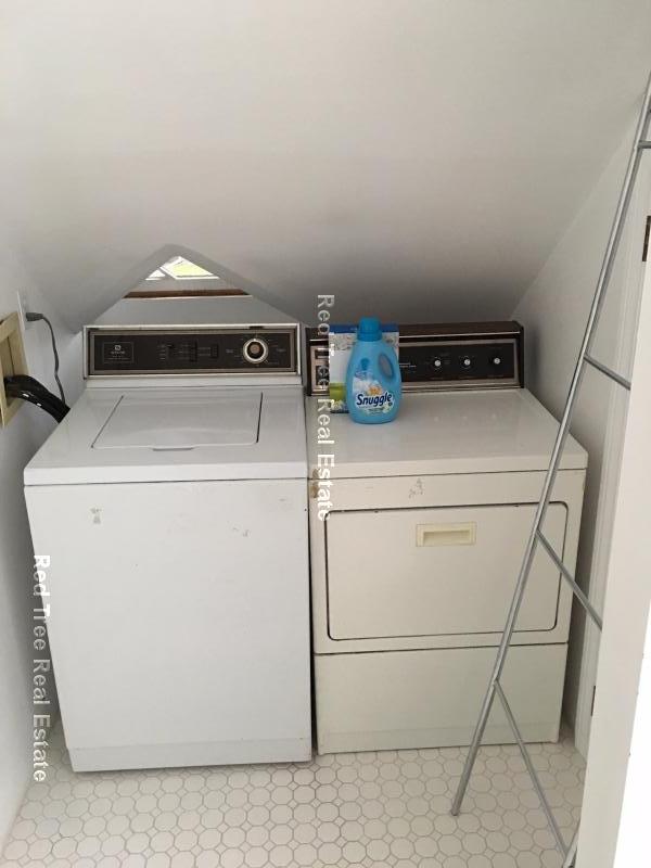 31 York Tr, Brookline