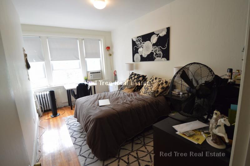 33 Lancaster Tr, Brookline