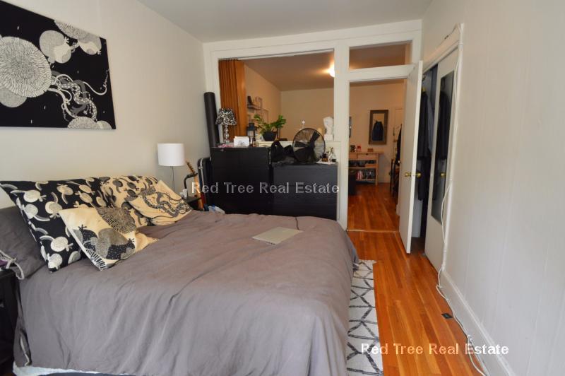 33 Lancaster Tr, Brookline
