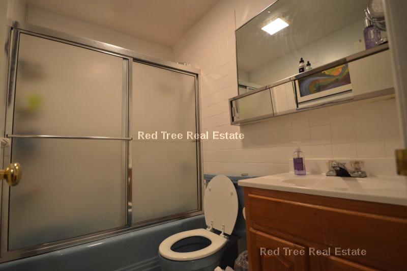33 Lancaster Tr, Brookline