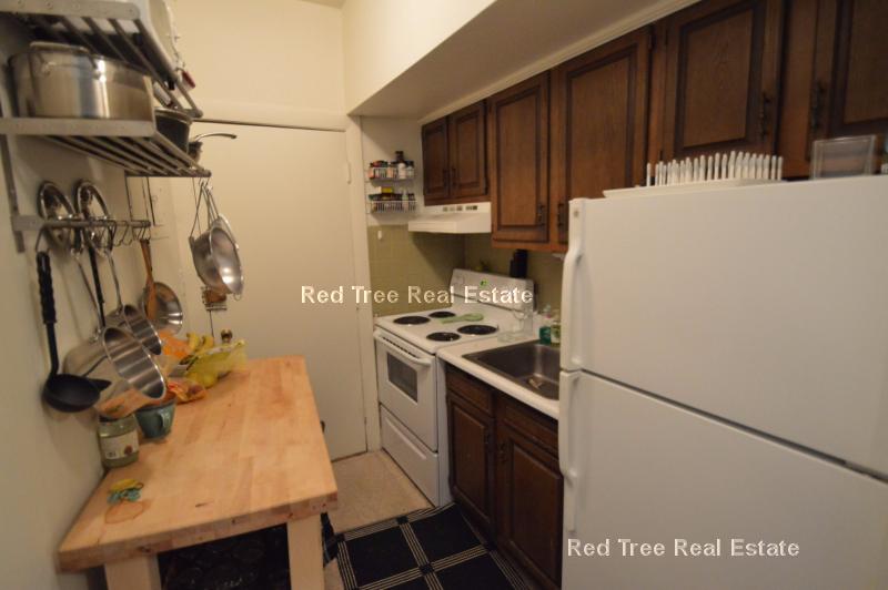 33 Lancaster Tr, Brookline