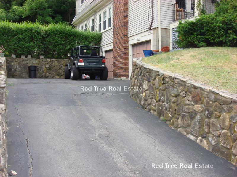 3 bed, 1 bath apartment for rent at 156 Brayton Rd, Brighton — photo 11 of 12