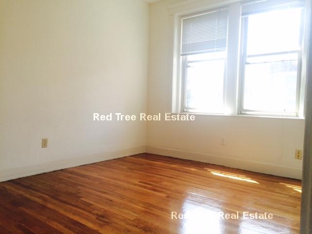 90 Bynner St, Jamaica Plain