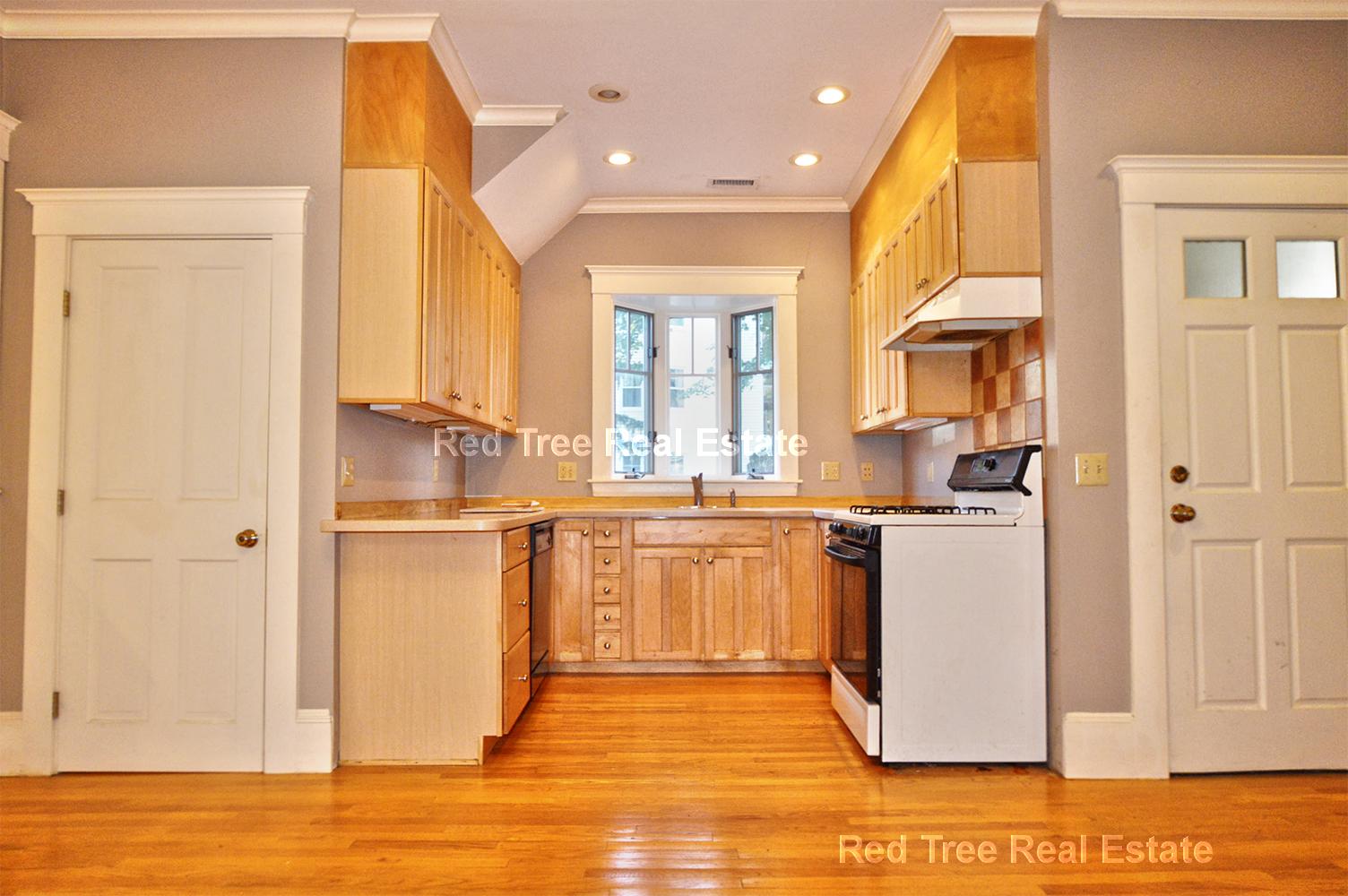 24 Grovenor Rd, Jamaica Plain