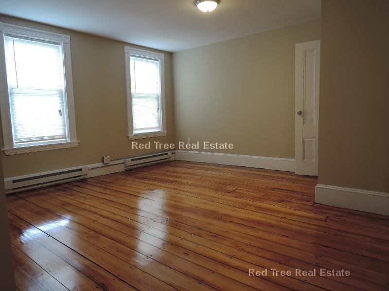 6 bed, 2 bath apartment for rent at 156 Calumet St Unit 2, Mission Hill — photo 7 of 23