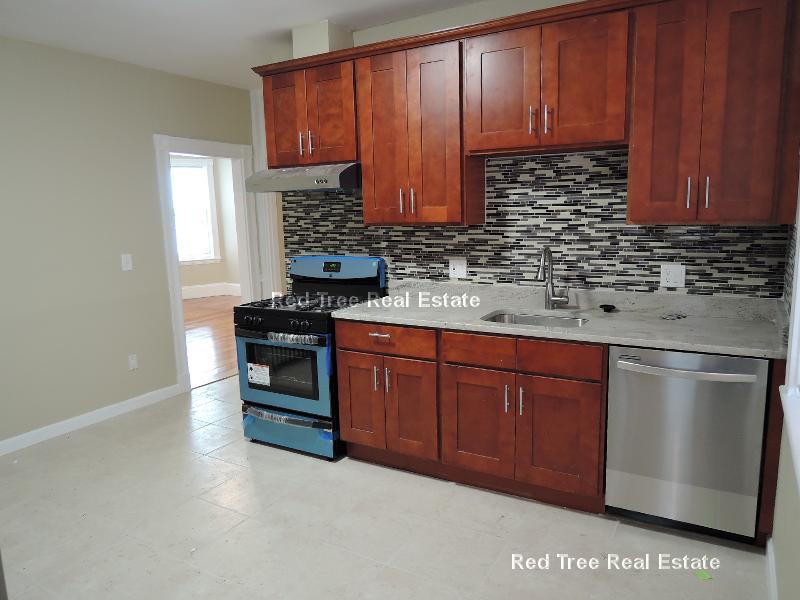 6 bed, 2 bath apartment for rent at 156 Calumet St Unit 2, Mission Hill — photo 3 of 23