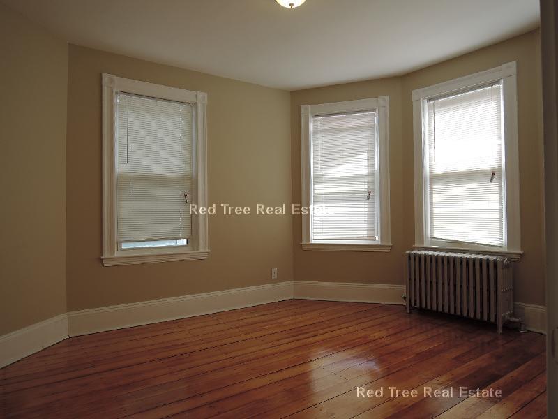 6 bed, 2 bath apartment for rent at 156 Calumet St Unit 2, Mission Hill — photo 4 of 23