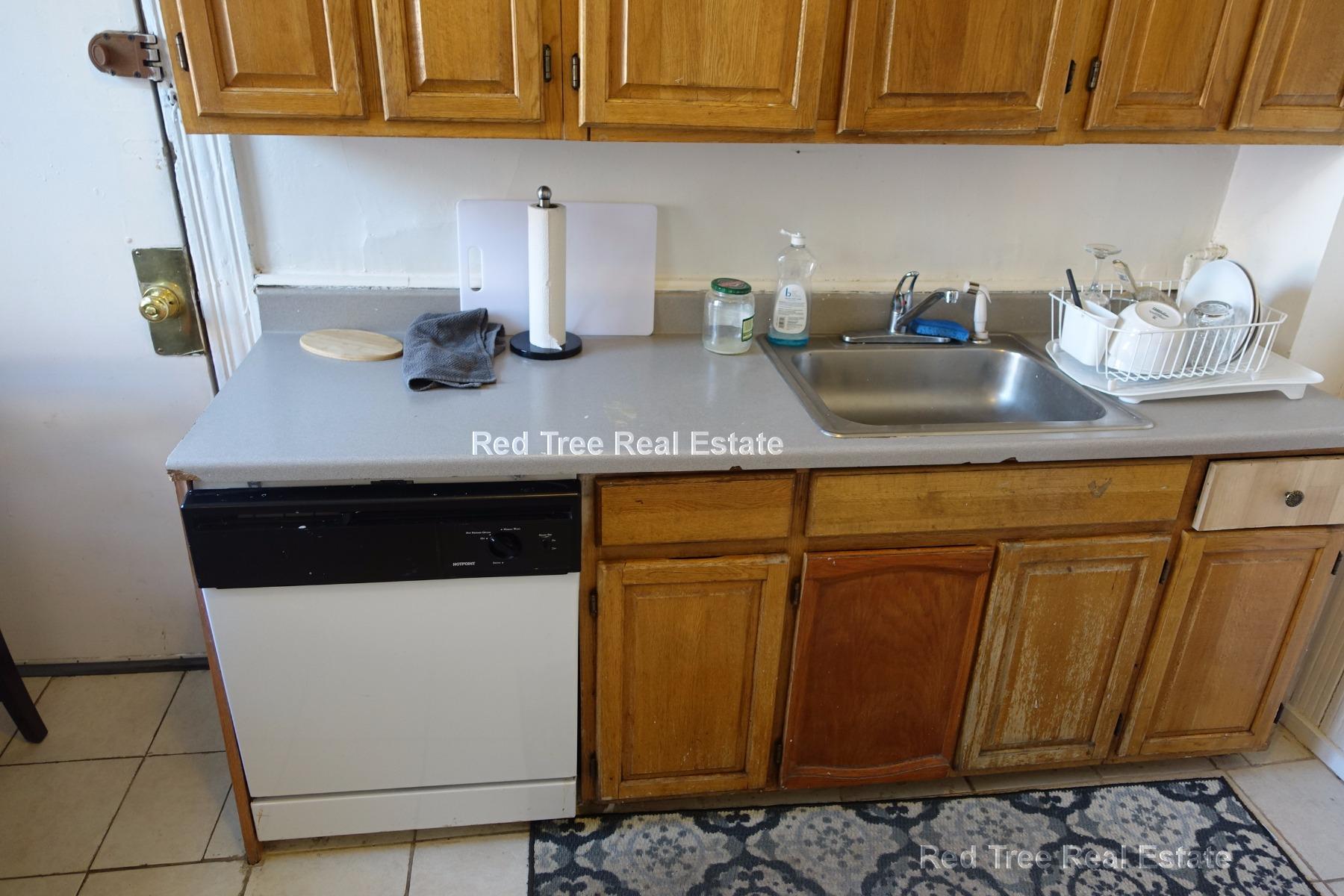 4 bed, 1 bath apartment for rent at 14 Glenville Ave Unit 3, Allston — photo 15 of 16