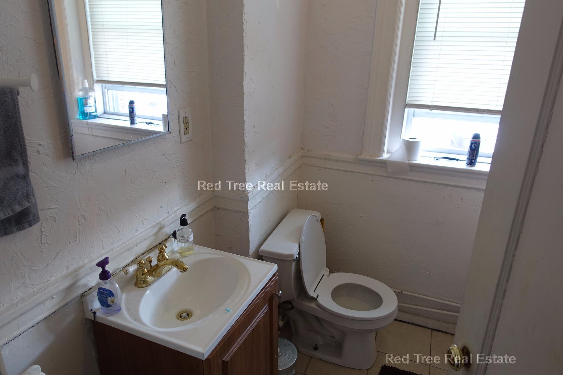 4 bed, 1 bath apartment for rent at 14 Glenville Ave Unit 3, Allston — photo 12 of 16