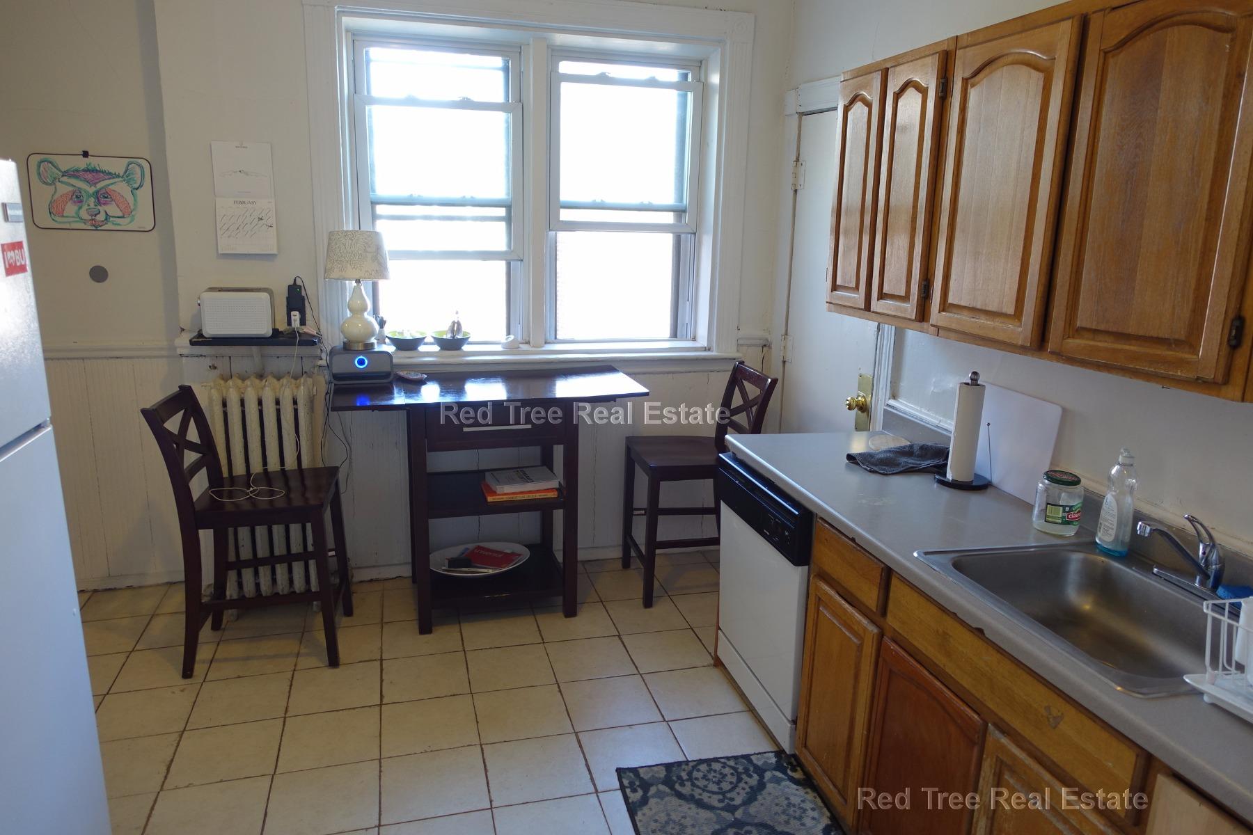 4 bed, 1 bath apartment for rent at 14 Glenville Ave Unit 3, Allston — photo 11 of 16