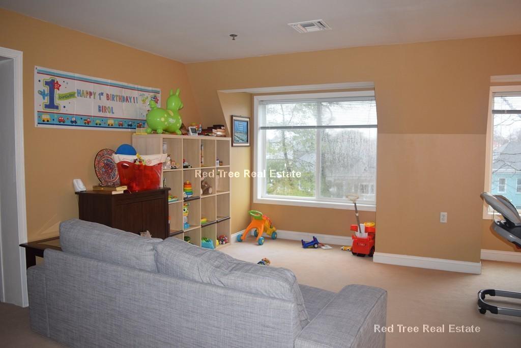 332 Jamaicaway, Mission Hill