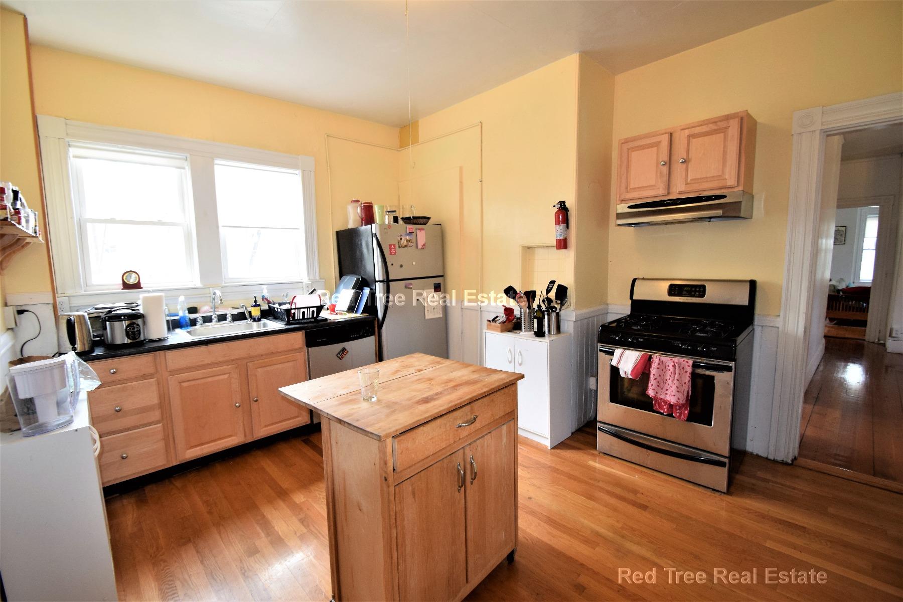 3 bed, 2 bath apartment for rent at 111 Carolina Ave Unit 2, Jamaica Plain — photo 3 of 19