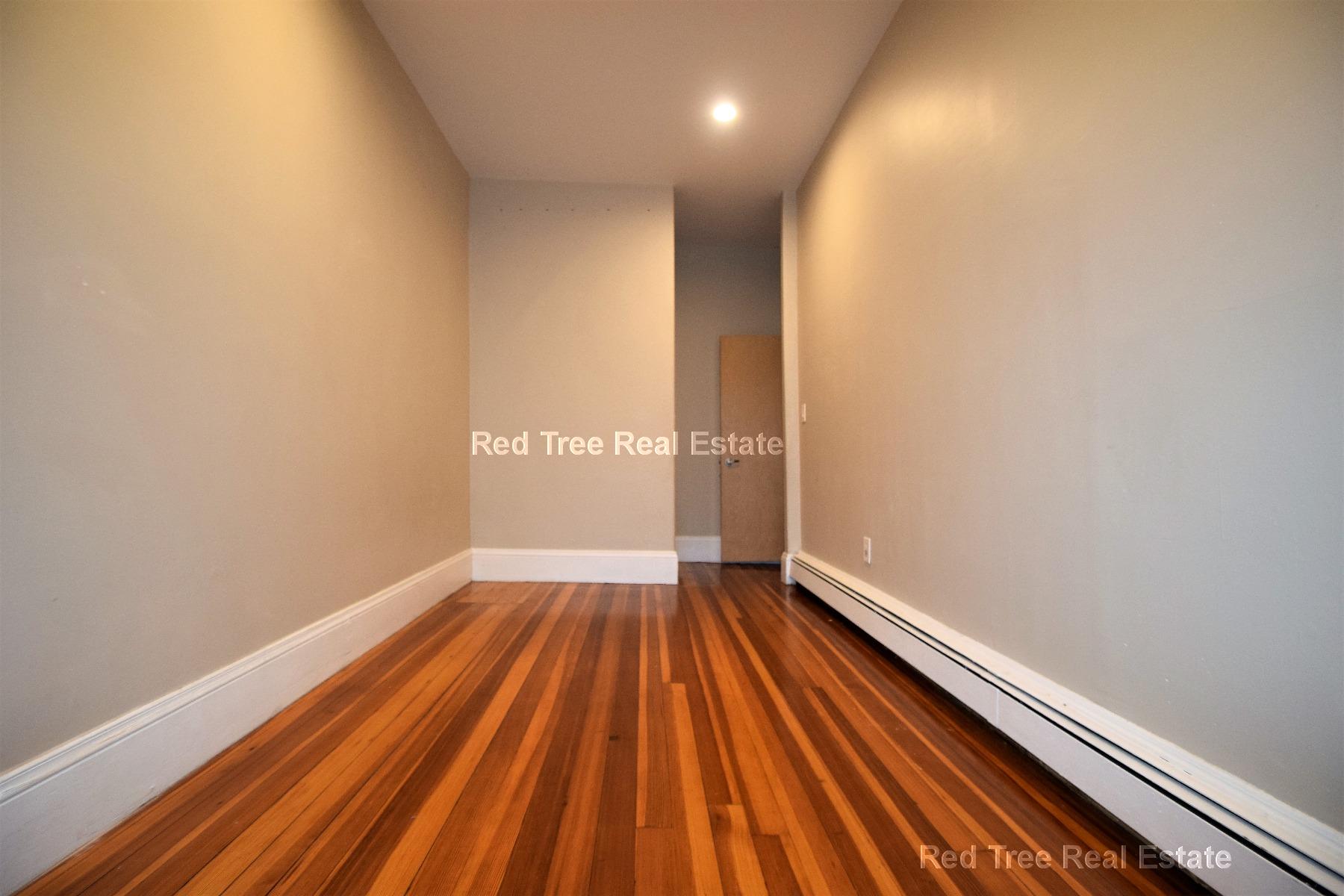 1736 Beacon St, Washington Square