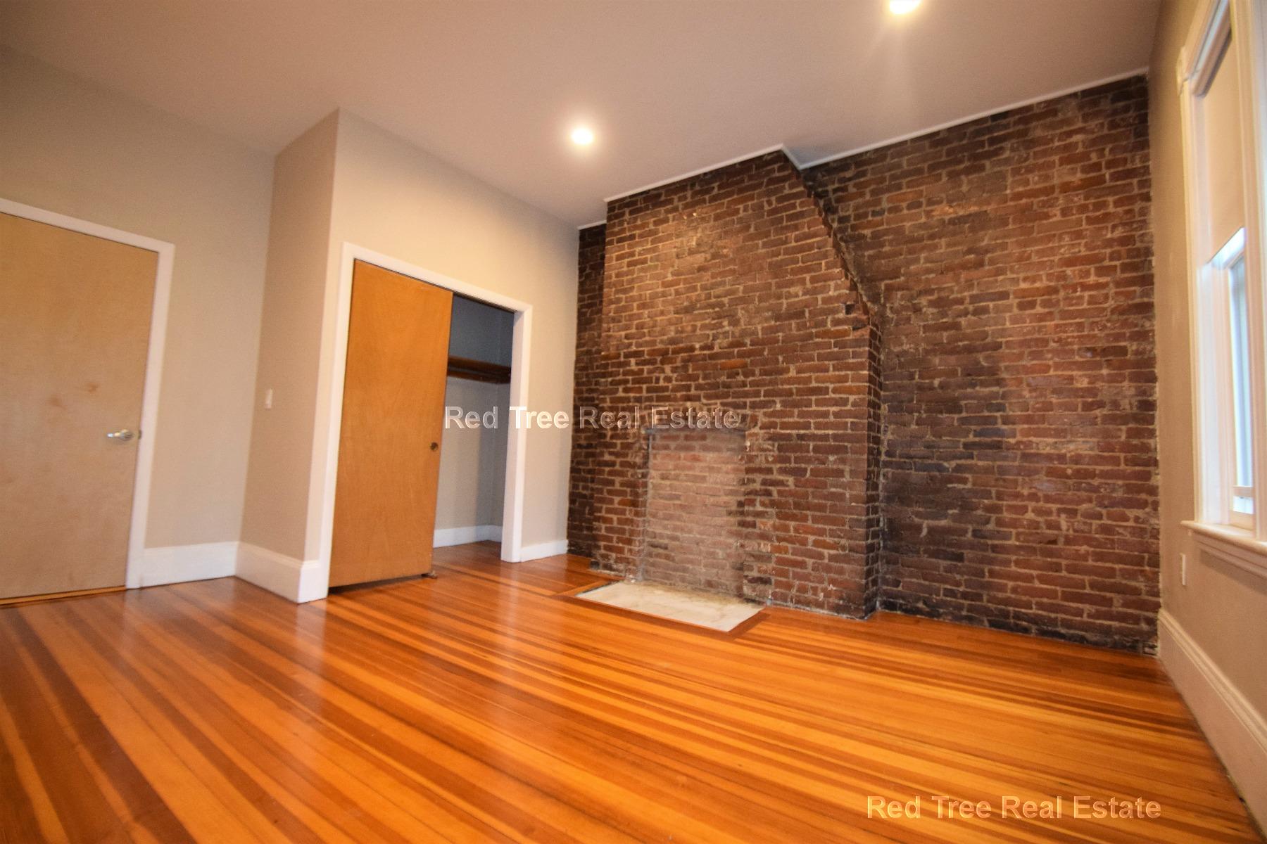 1736 Beacon St, Washington Square