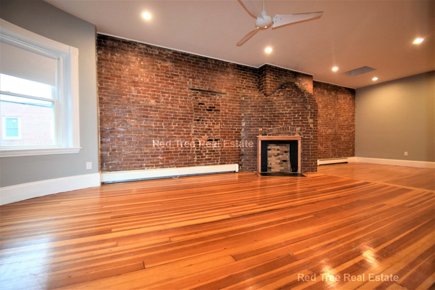 1736 Beacon St, Washington Square