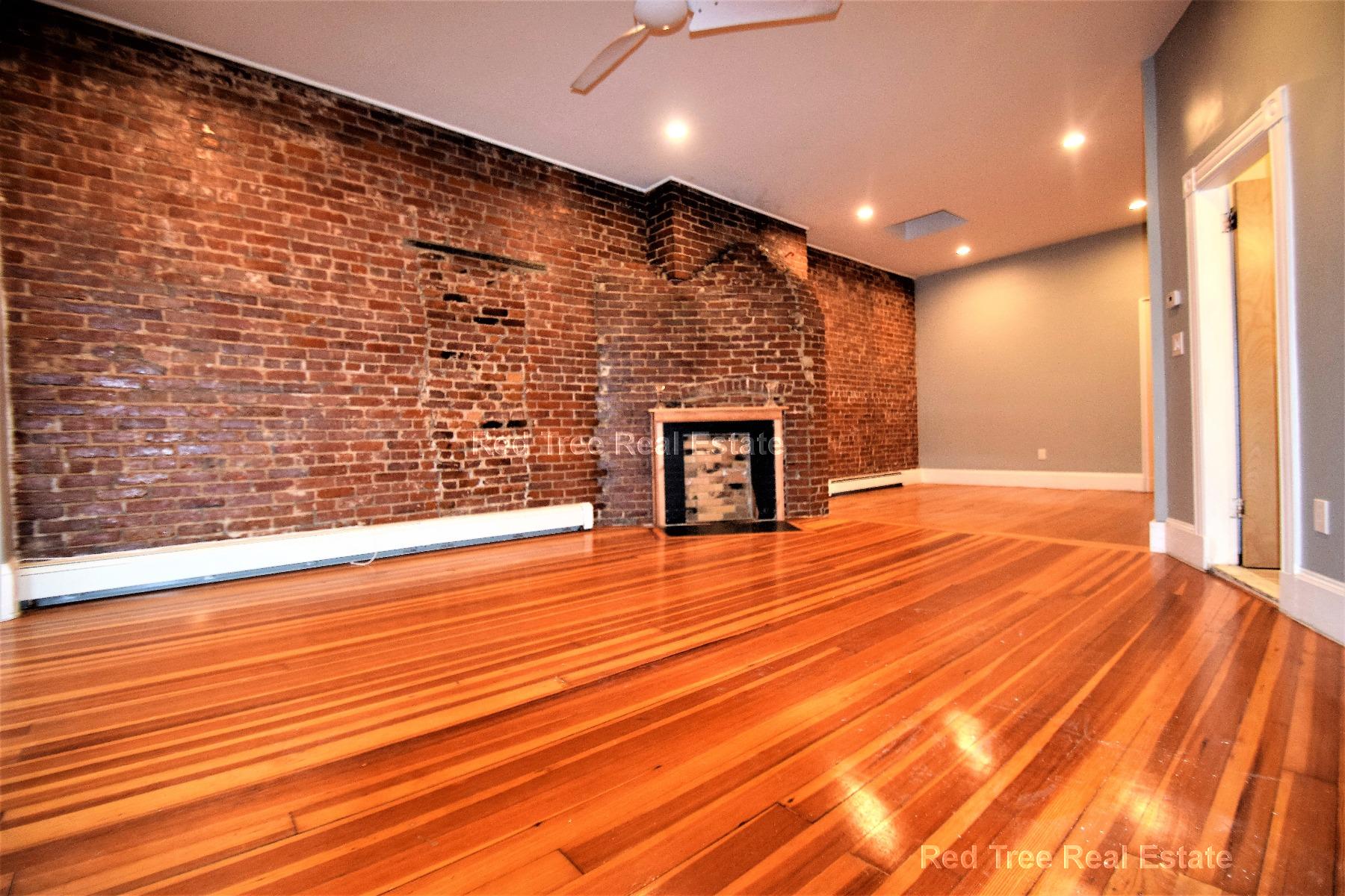 1736 Beacon St, Washington Square