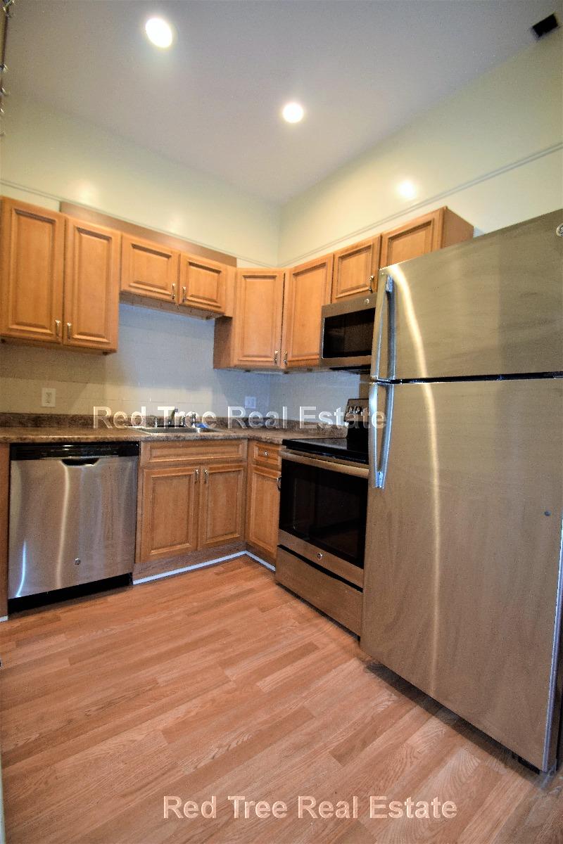 1736 Beacon St, Washington Square