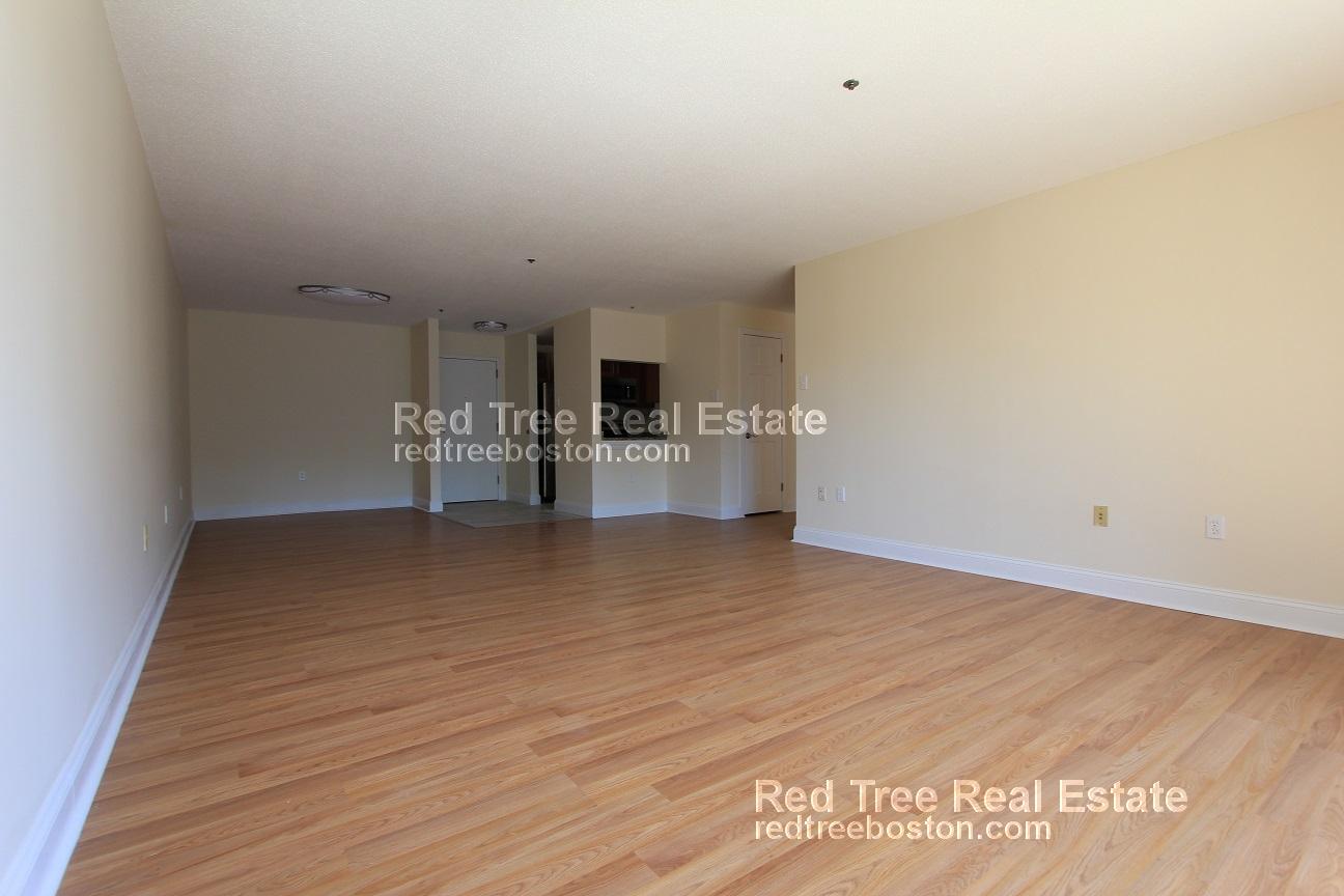 1111 Beacon St, Longwood