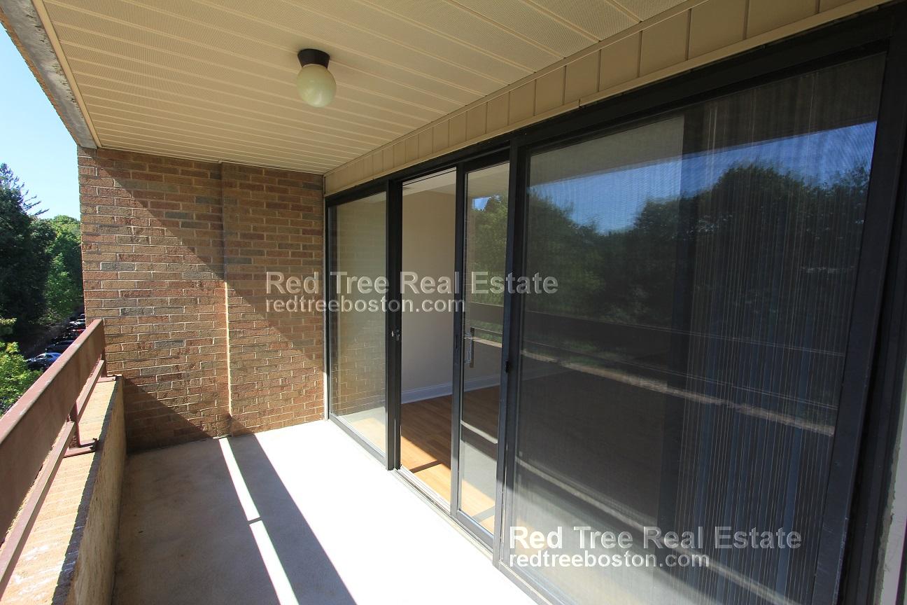 1111 Beacon St, Longwood