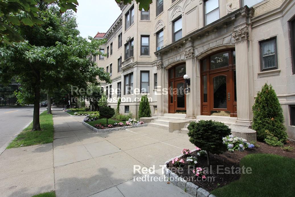 2 bed, 1 bath apartment for rent at 283 Saint Paul St Unit 3, Brookline
