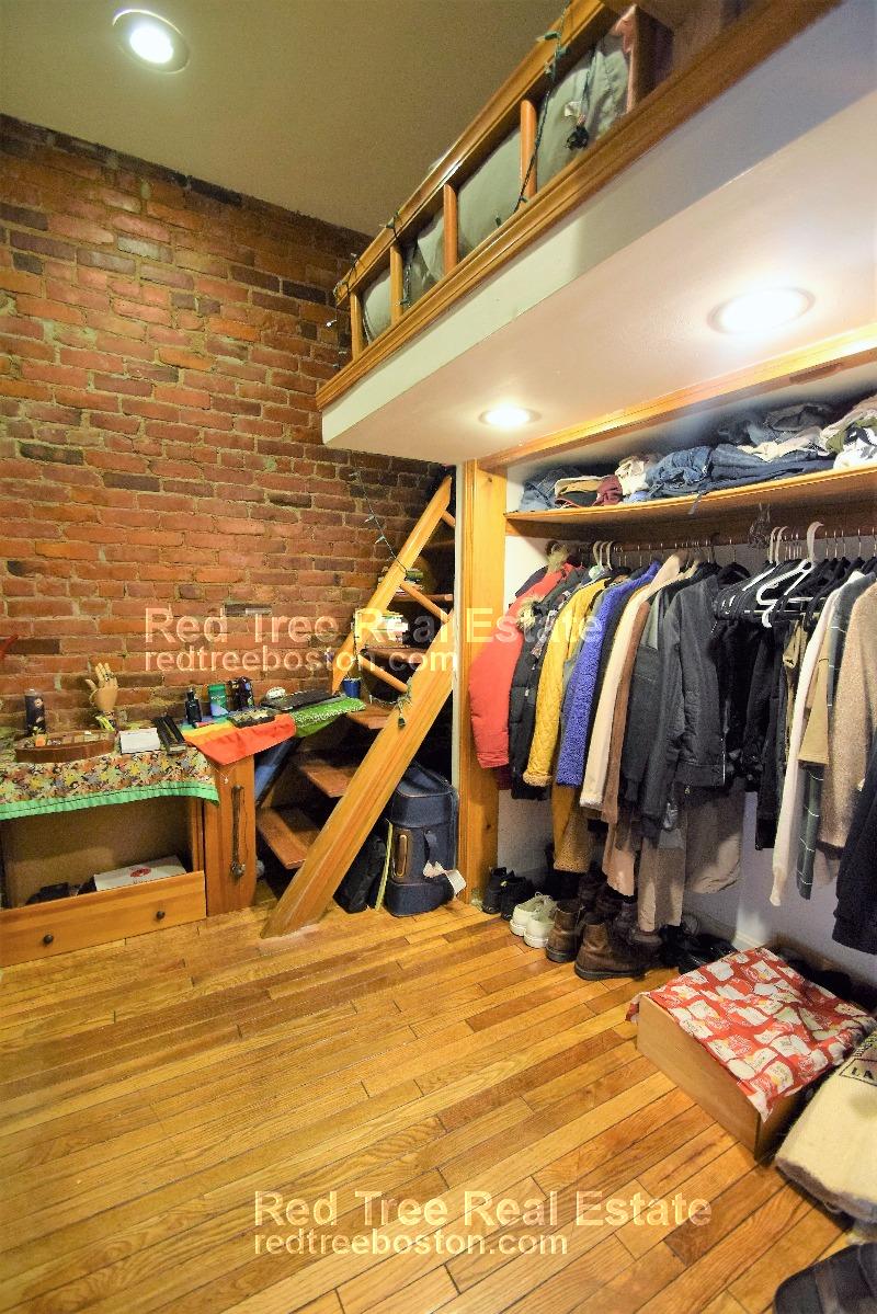 17 Aberdeen St, Fenway