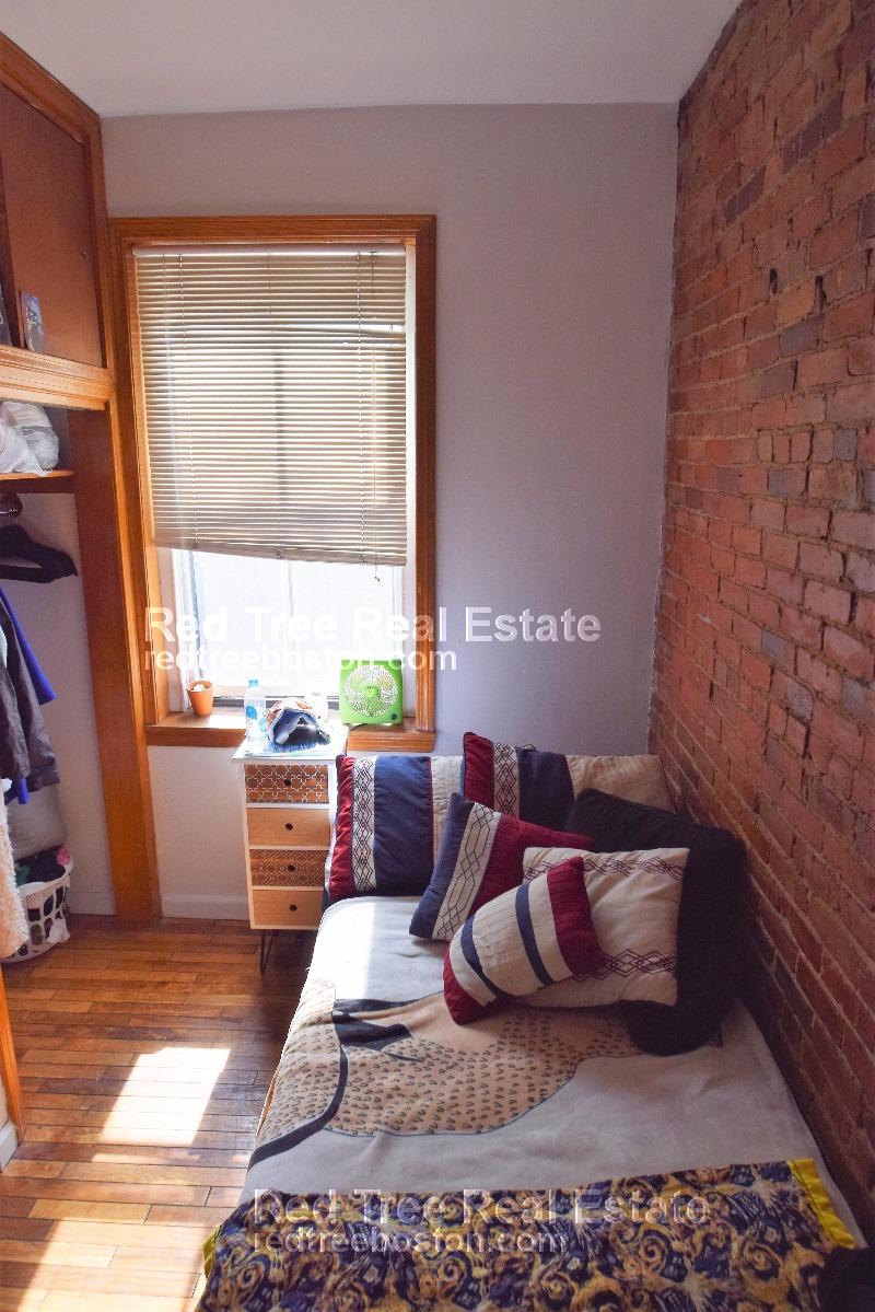 17 Aberdeen St, Fenway