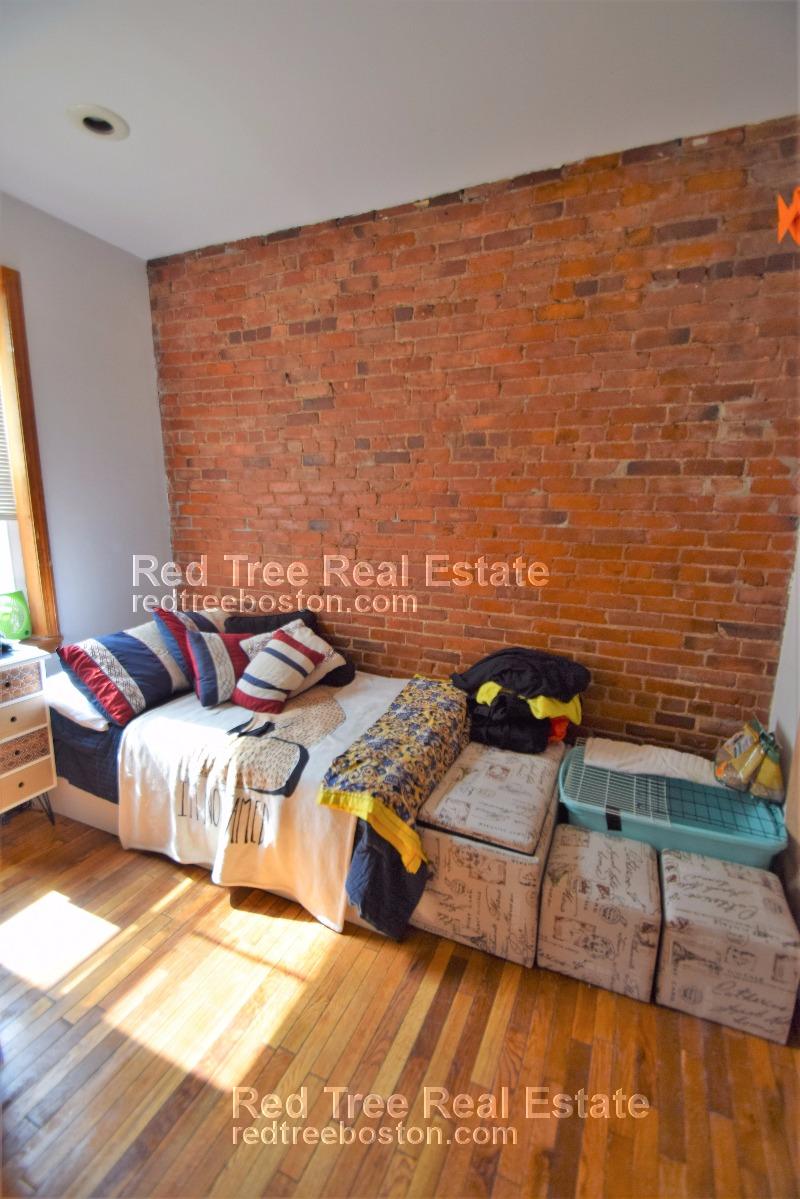 17 Aberdeen St, Fenway