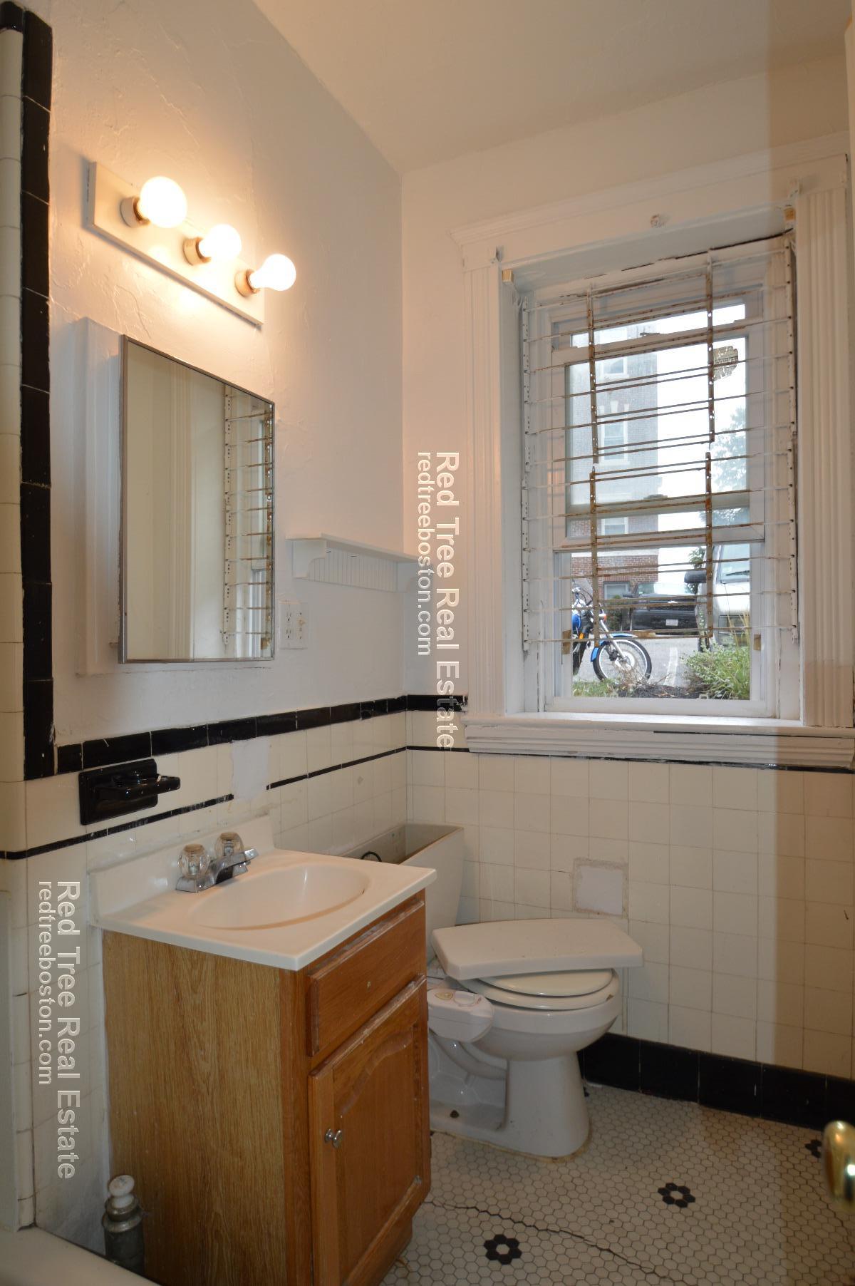 1810 Commonwealth Ave, Brighton