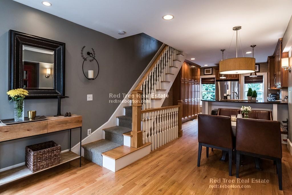 1 Greenwich Ct, Roxbury