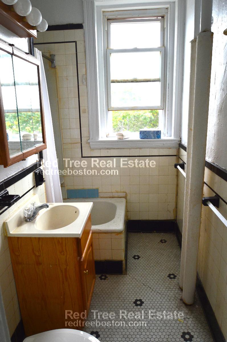 1820 Commonwealth Ave, Brighton