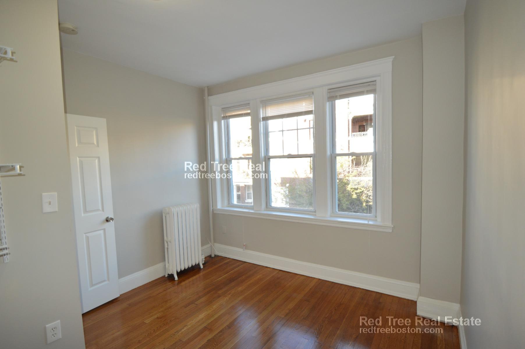 318 Summit Ave, Brighton