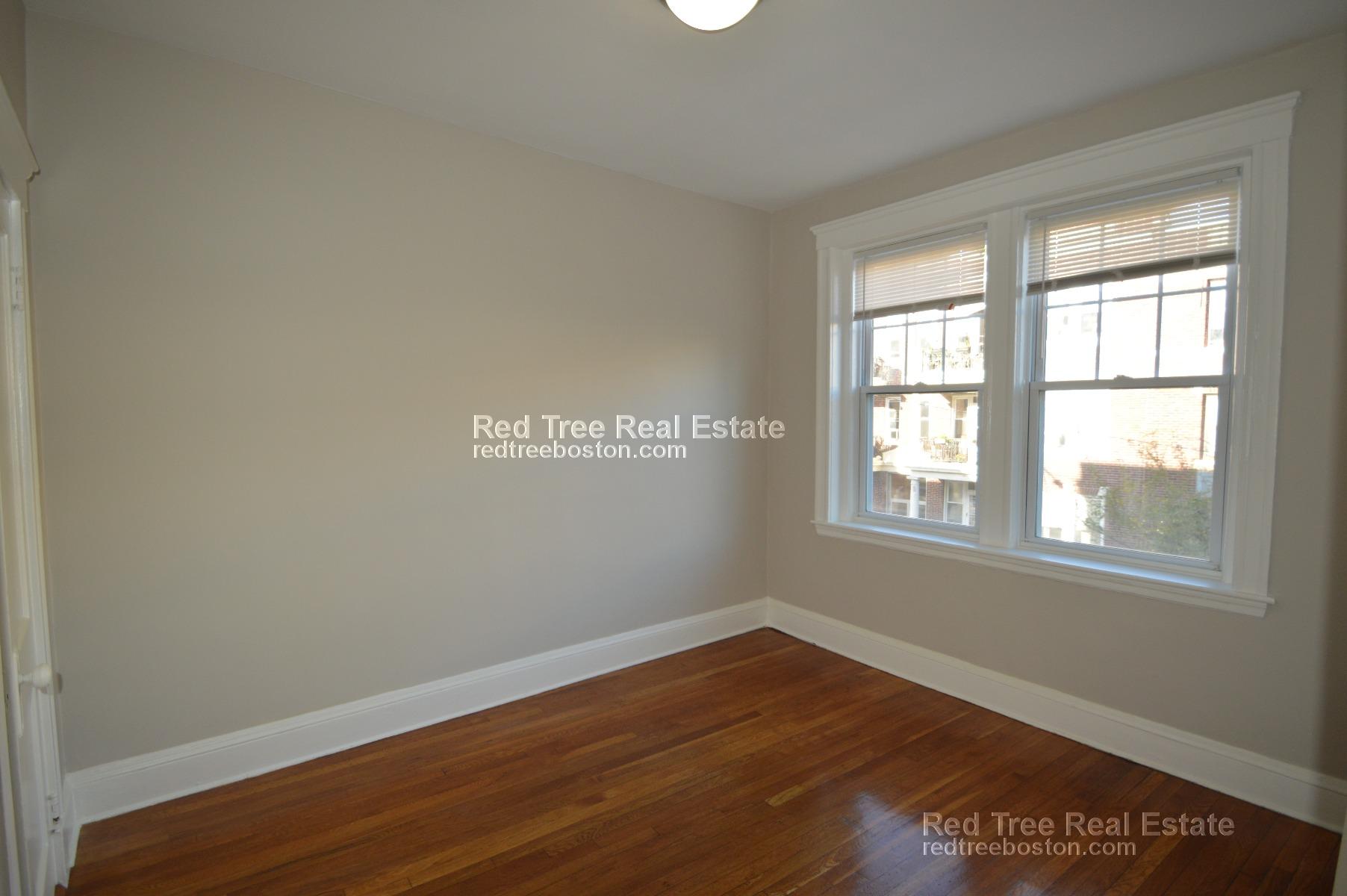 318 Summit Ave, Brighton