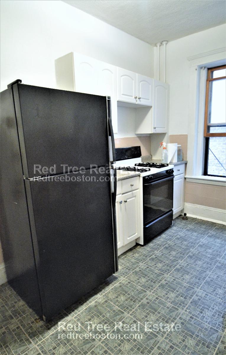 3 bed, 1 bath apartment for rent at 37 Dwight St Unit 3, Coolidge Corner — photo 8 of 30