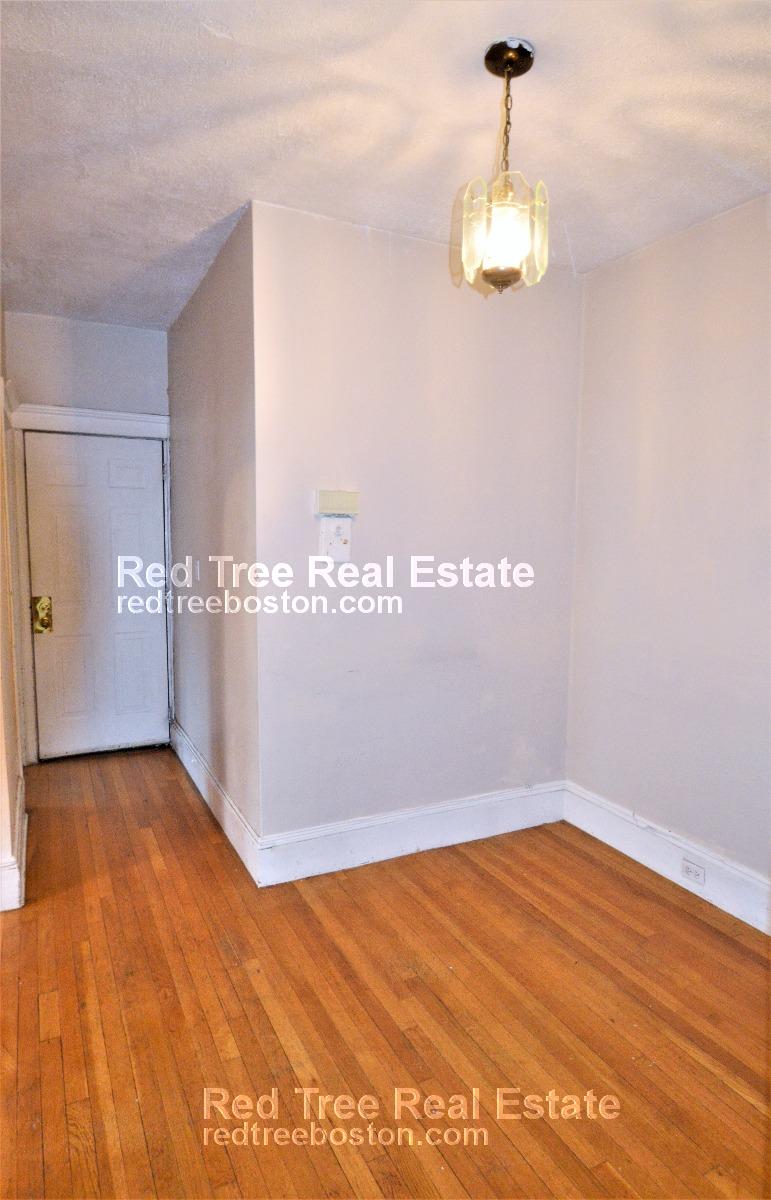 3 bed, 1 bath apartment for rent at 37 Dwight St Unit 3, Coolidge Corner — photo 3 of 30