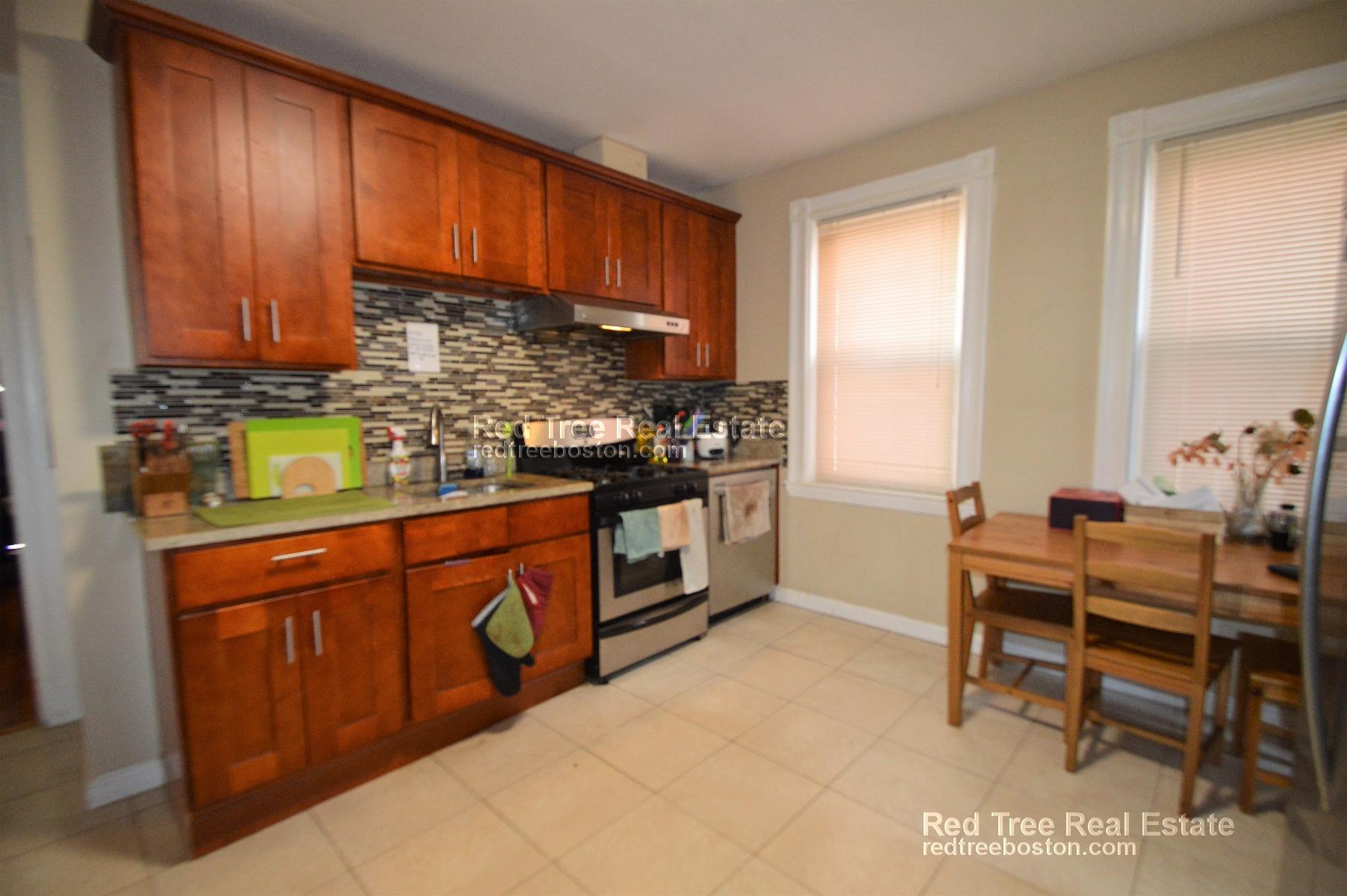 3 bed, 1 bath apartment for rent at 156 Calumet St Unit 1, Mission Hill — photo 1 of 15