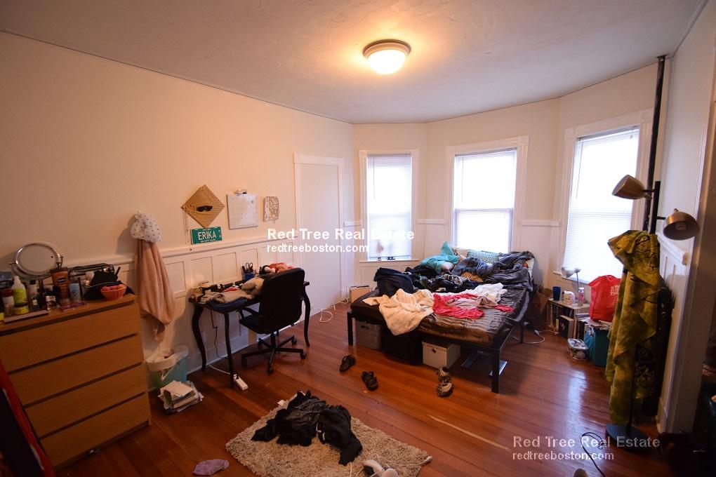 42 Brainerd Rd, Brighton