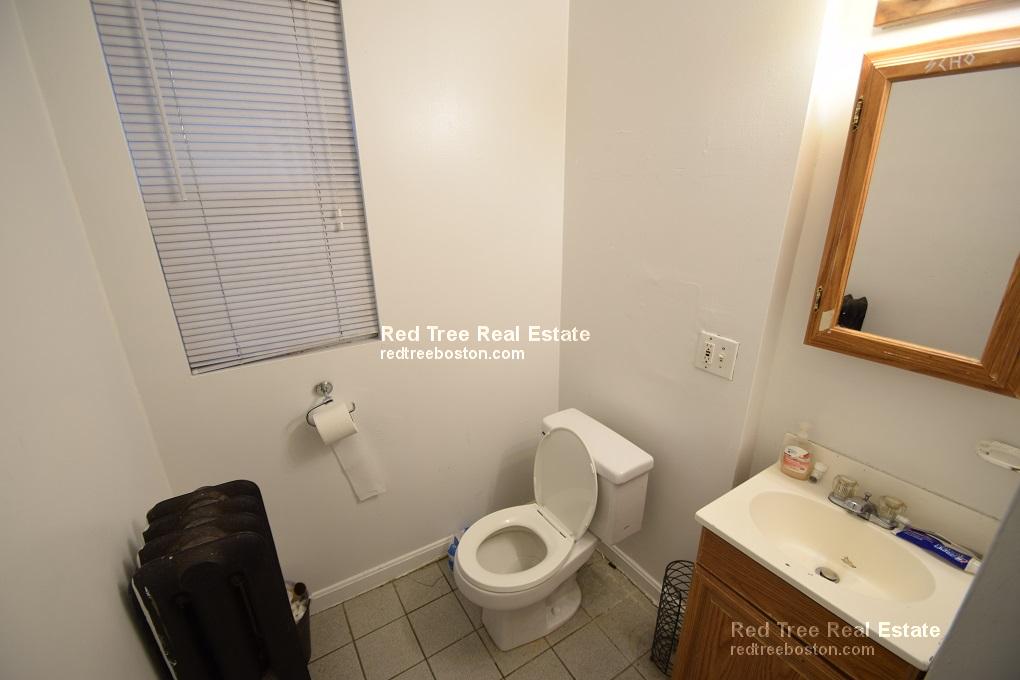 42 Brainerd Rd, Brighton