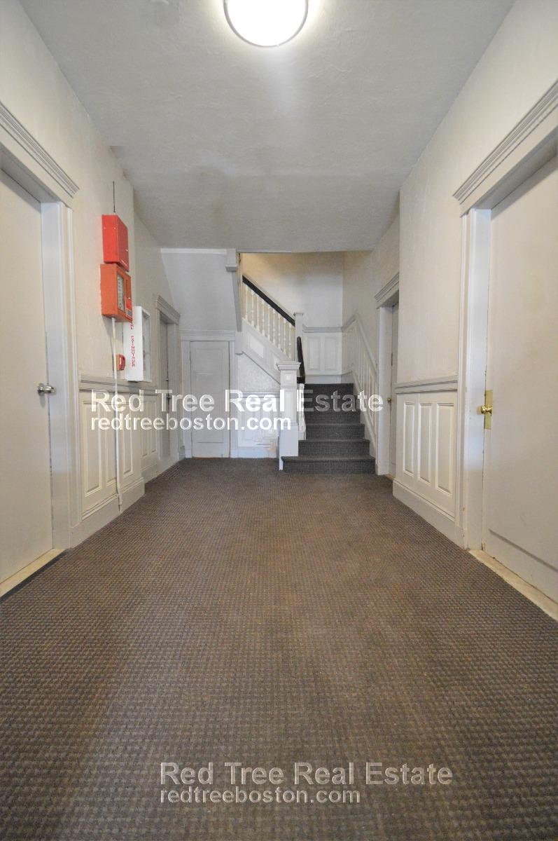 1868 Commonwealth Ave, Brighton