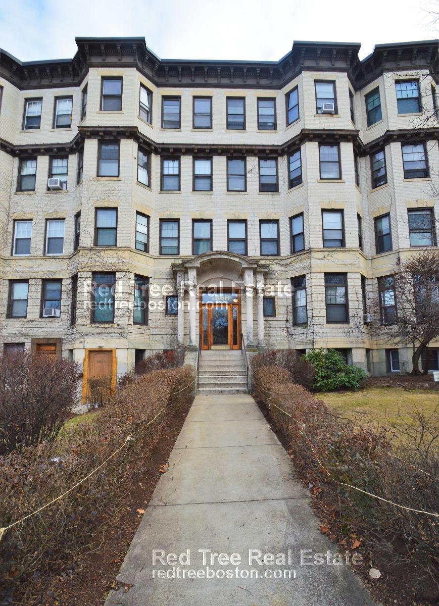 1868 Commonwealth Ave, Brighton