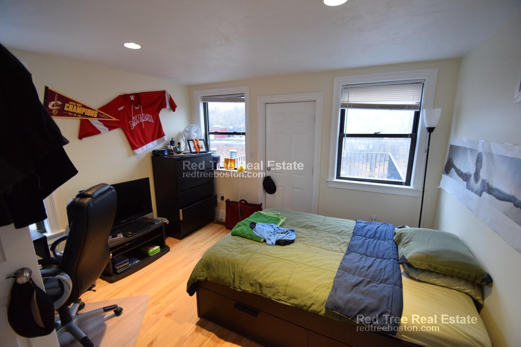 1203 Beacon St, Coolidge Corner