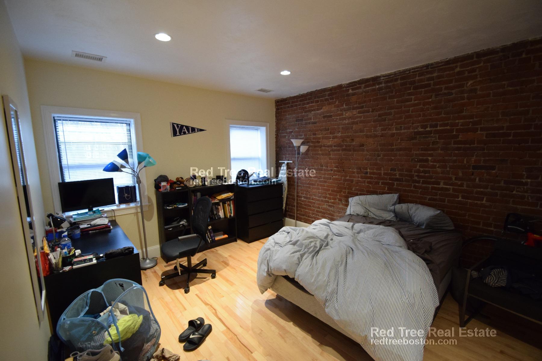 1203 Beacon St, Coolidge Corner