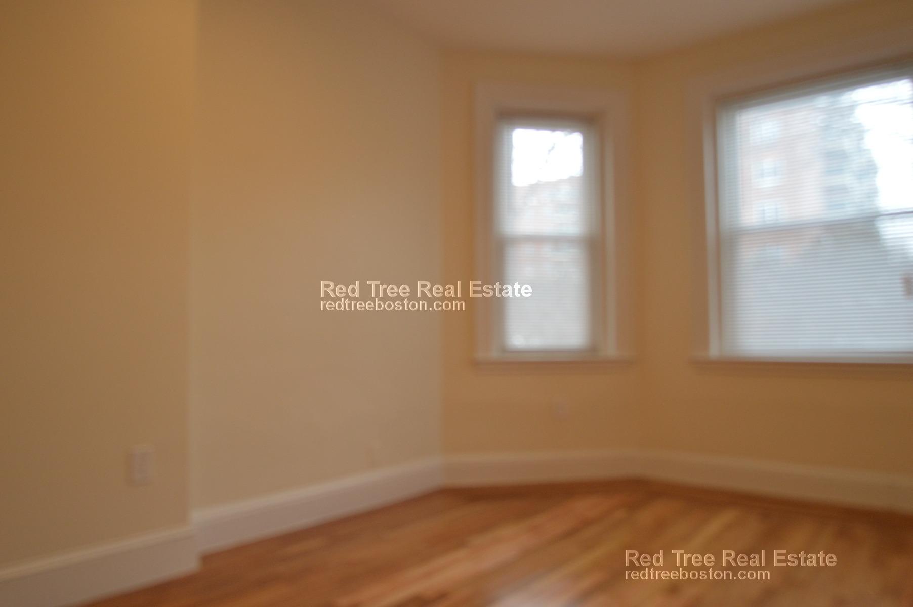 73 Thatcher St, Longwood