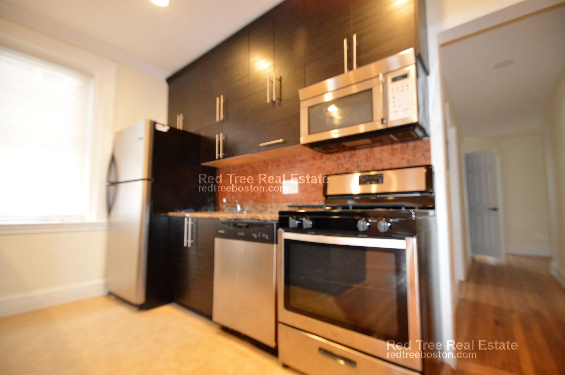 73 Thatcher St, Longwood