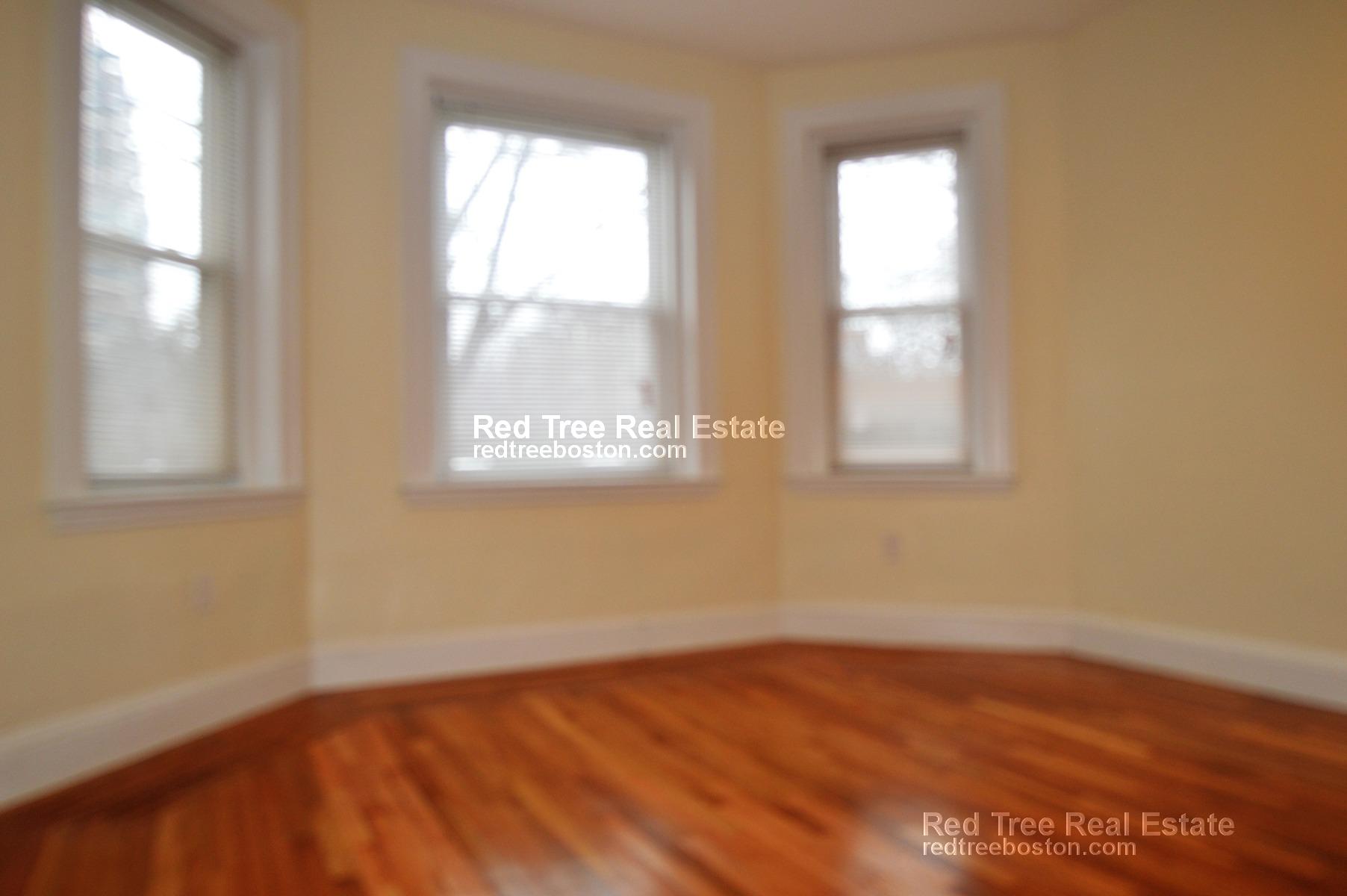 73 Thatcher St, Longwood