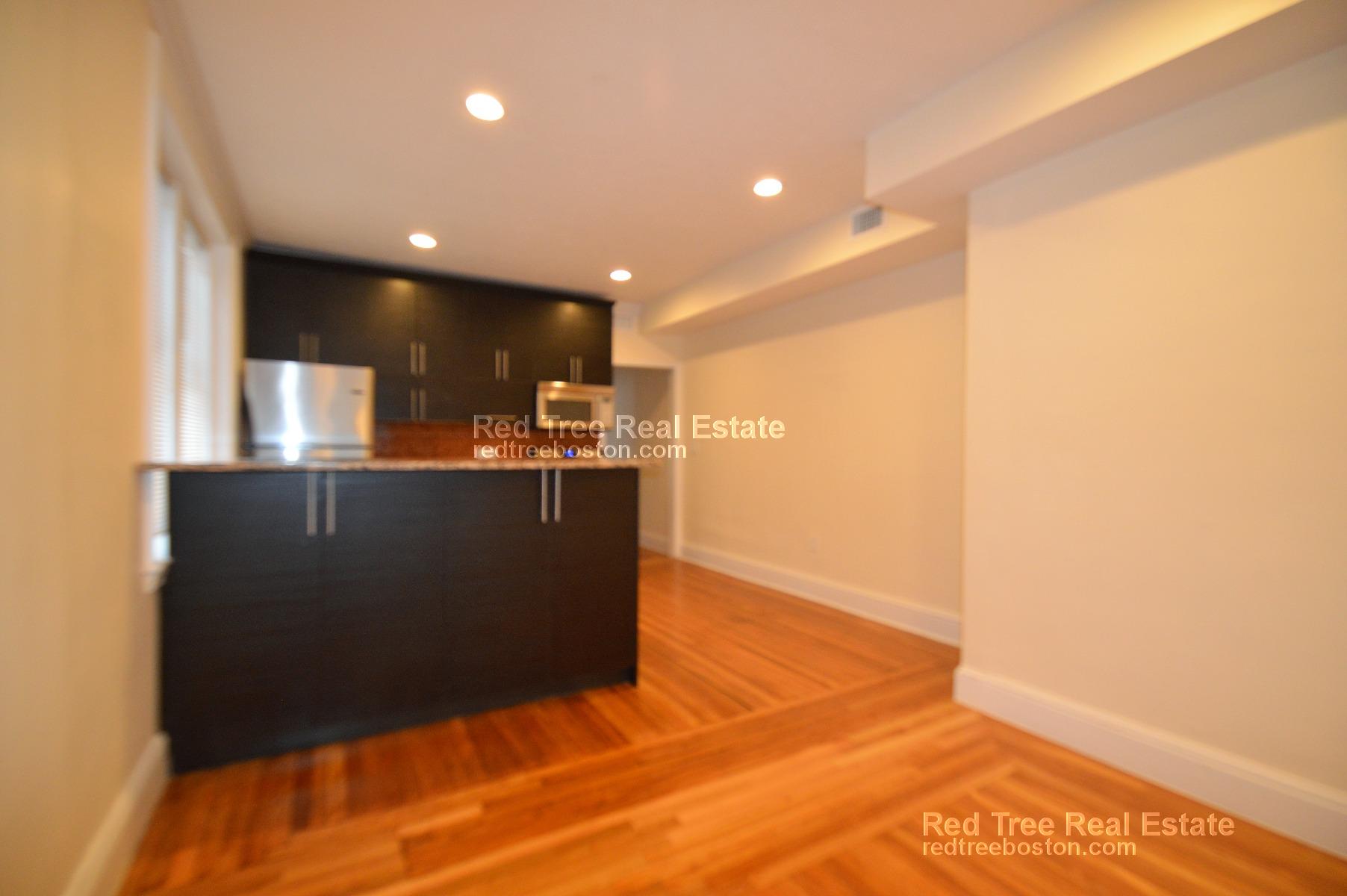 73 Thatcher St, Longwood